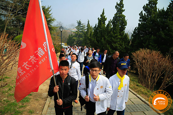 <a href=http://montgomerycountyscienceday.org target=_blank class=infotextkey>青島新東方烹飪學(xué)校</a>清明踏青